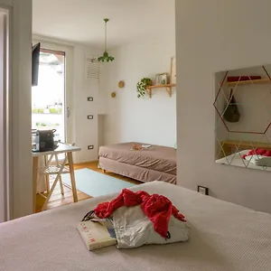 Apartment Duomo Views, Light, Jungle-inspired With Terrace, Mailand