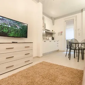  Apartment Le Torri Suite, Davanzale Vista Due Torri Italy